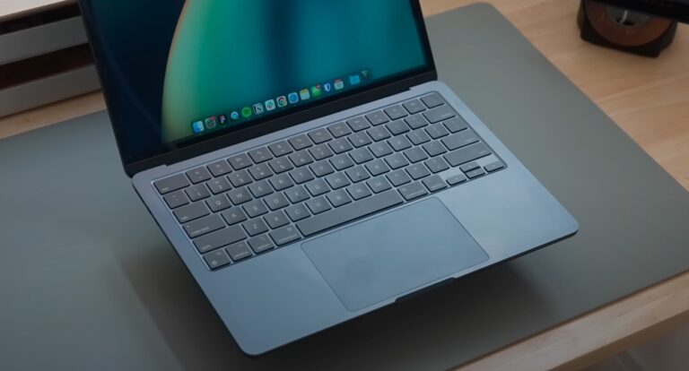 MacBook Air M3 Midnight Blue