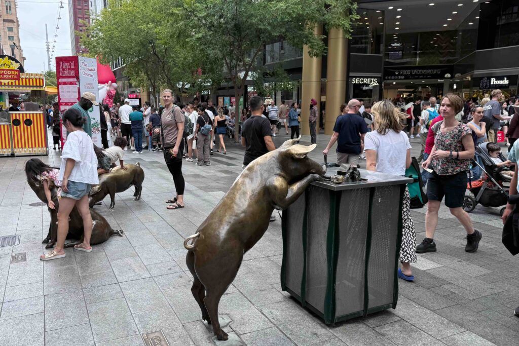 3 pigs in Rundle Mall