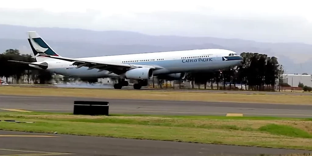 Cathay Pacific flight landing 