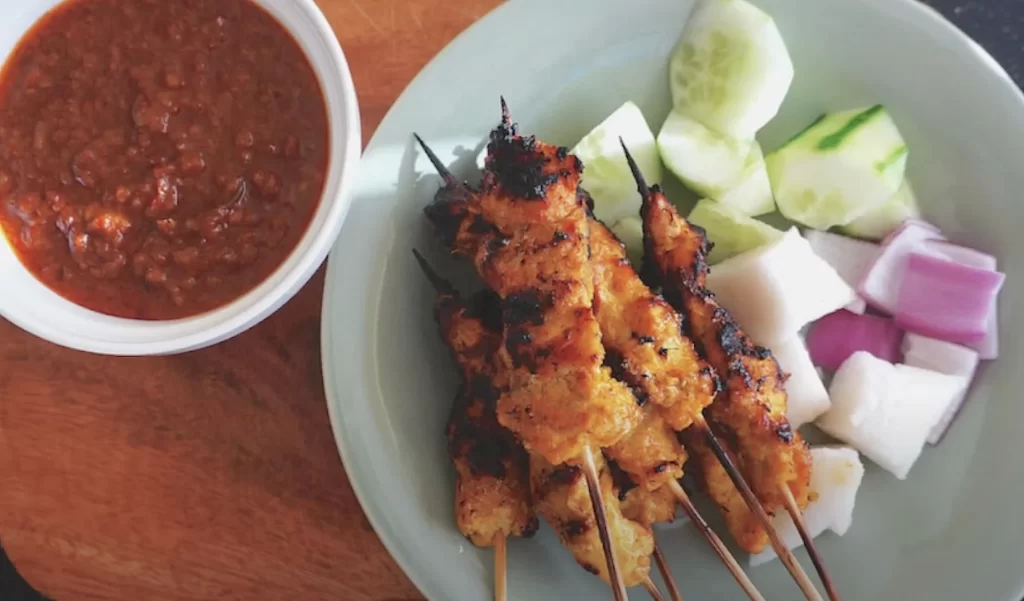 Complete set - satay, peanut sauce, rice cube (ketupat), cucumber and onions