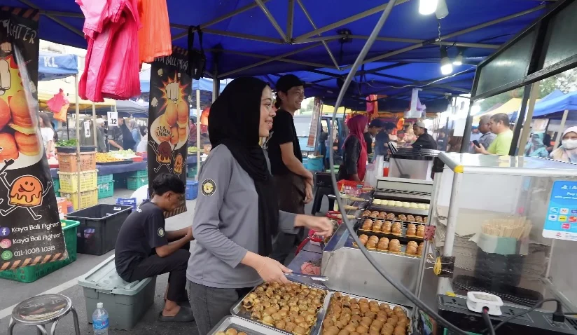 Stallholder at night market 
