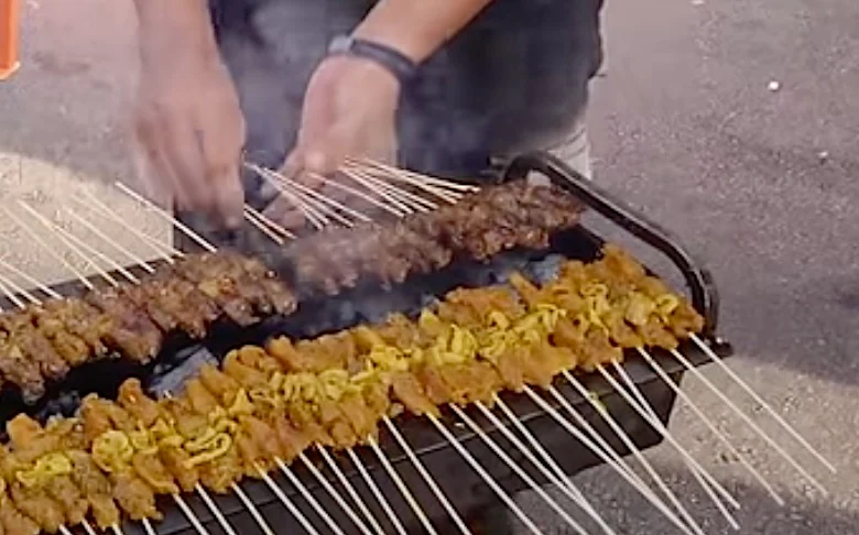 Satay on the fire pan 