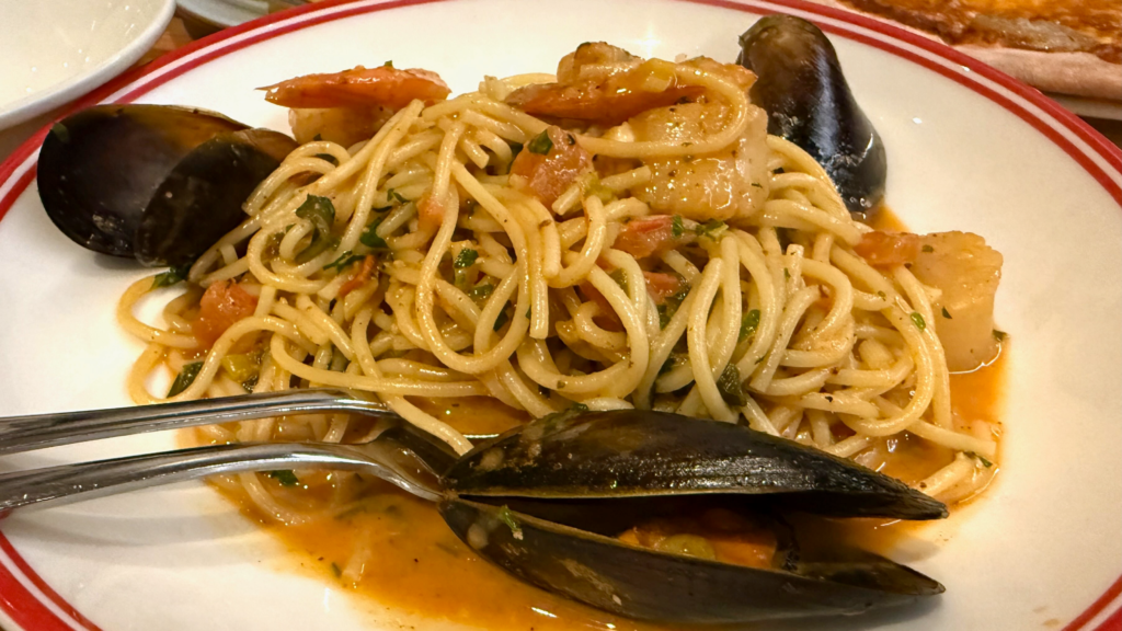 Spaghetti allo Scoglio - mixed seafood 
