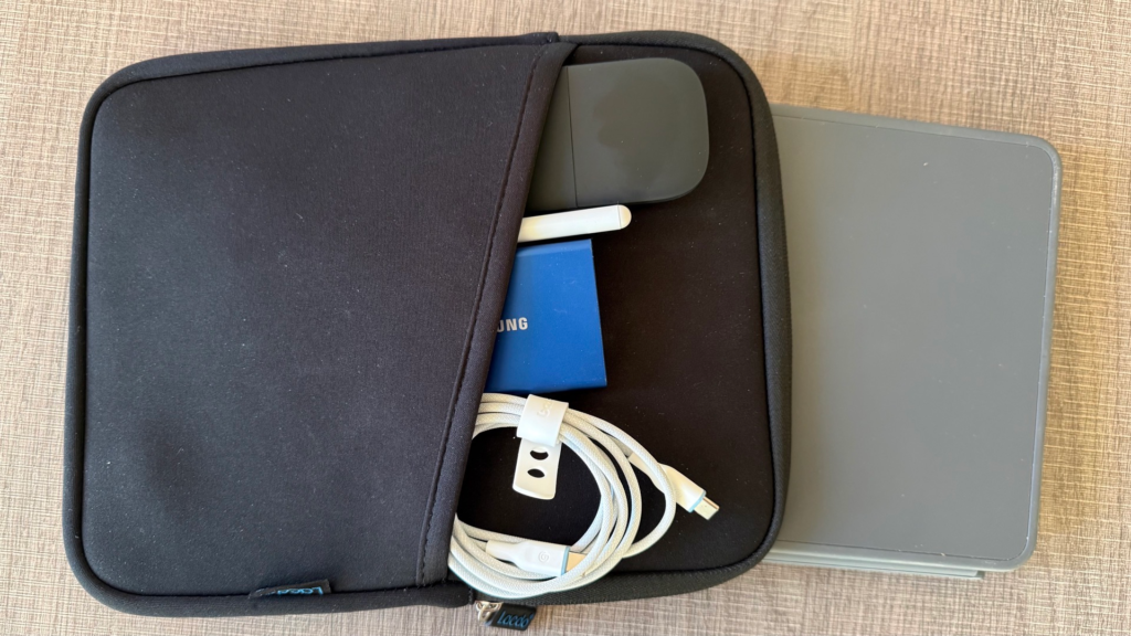 Case with accessories side pocket for iPad with Keyboard