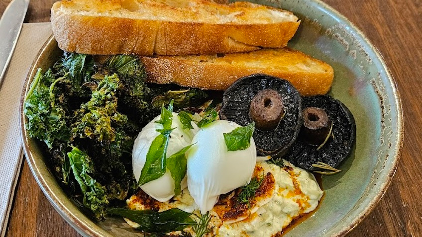 Poached eggs, truffle mushrooms, broccoli with Turkish bread